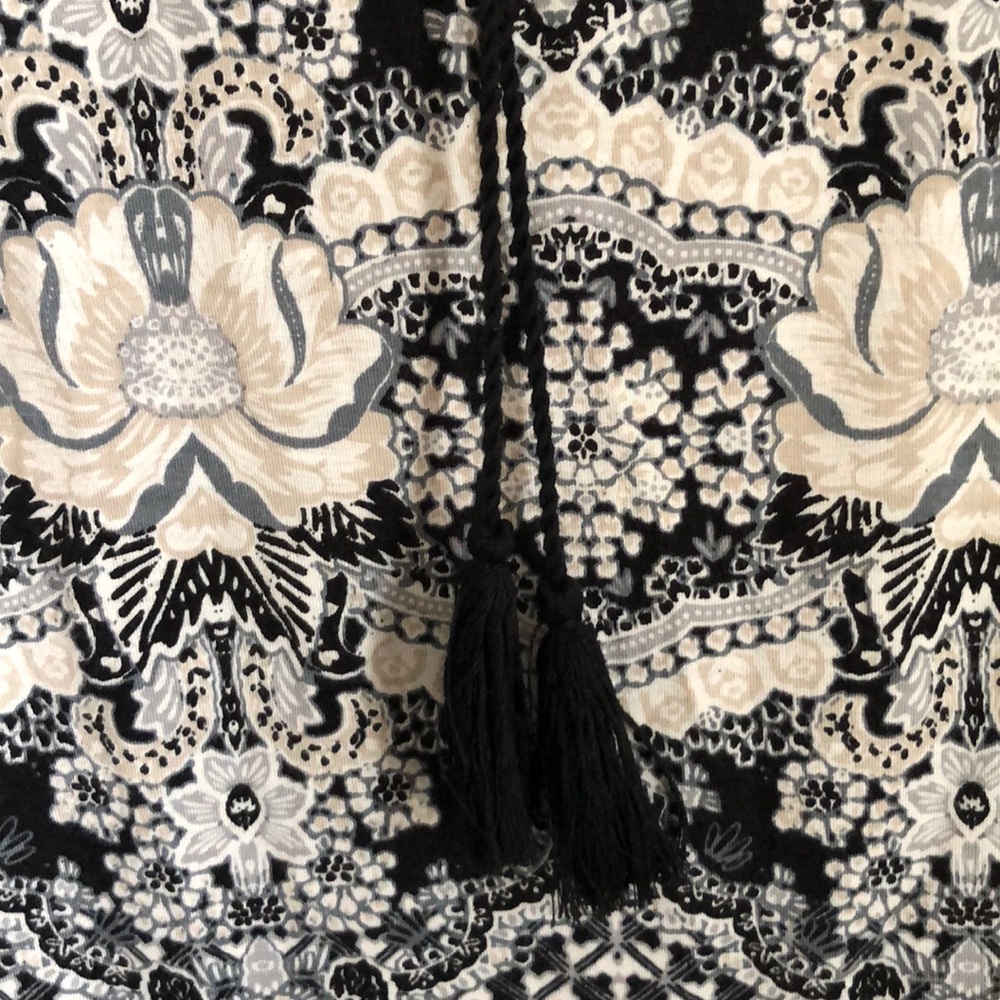 Boho Hippie Black and White Geometric Tassel Top M - Picture 3 of 6